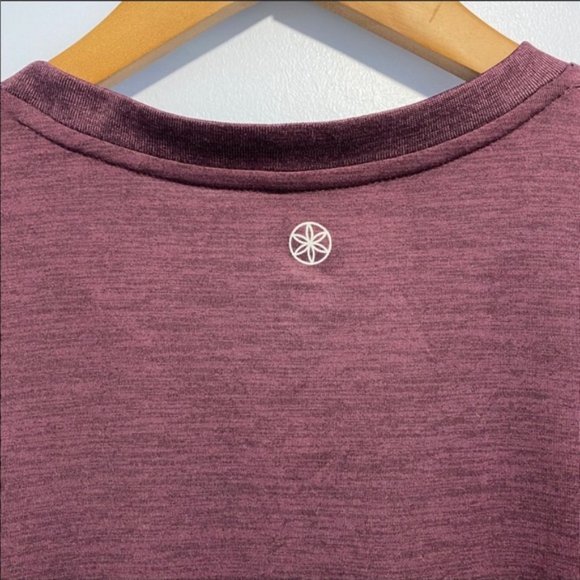 🦈 Gaiam Men’s Tee Size XL - Picture 14 of 16